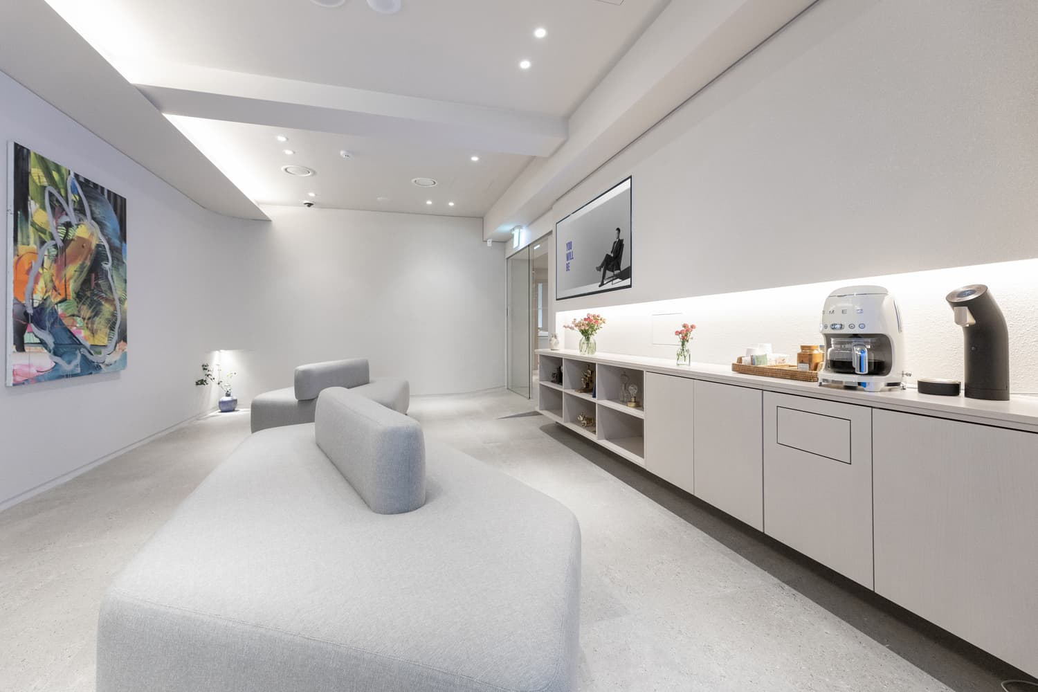 Waiting lounge at WILL BE Plastic Surgery in Seoul
