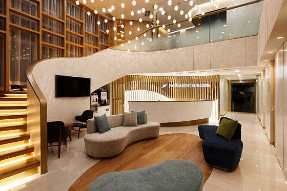Clinic reception lounge at JW Plastic Surgery