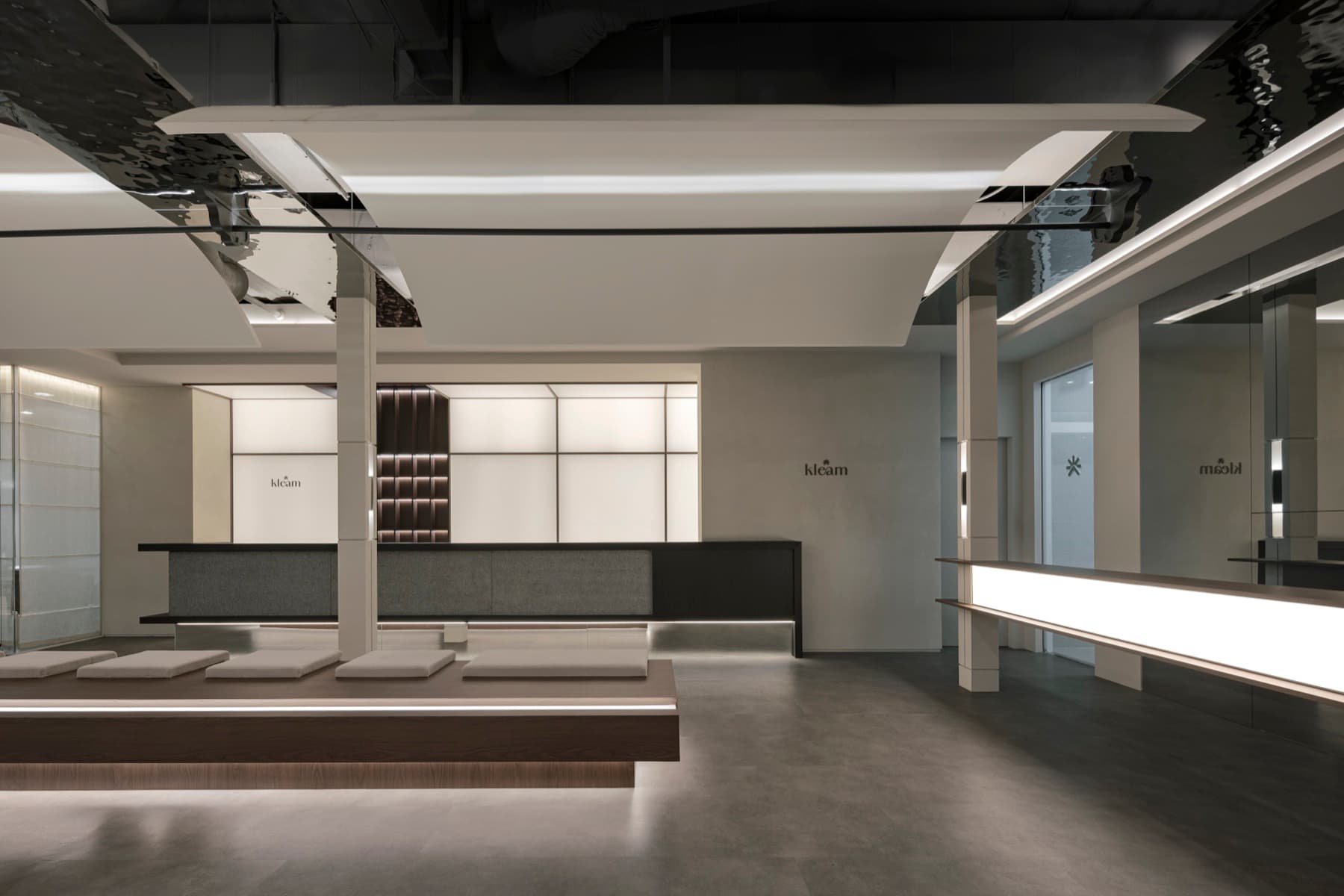 Consultation and reception area at KLEAM Clinic Hongdae