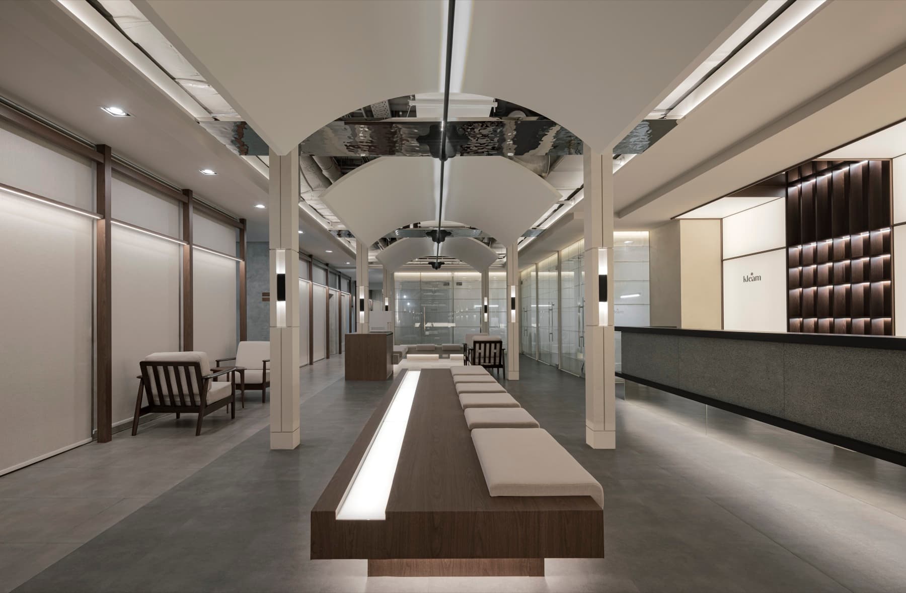 Main lobby and waiting area at KLEAM Clinic Hongdae