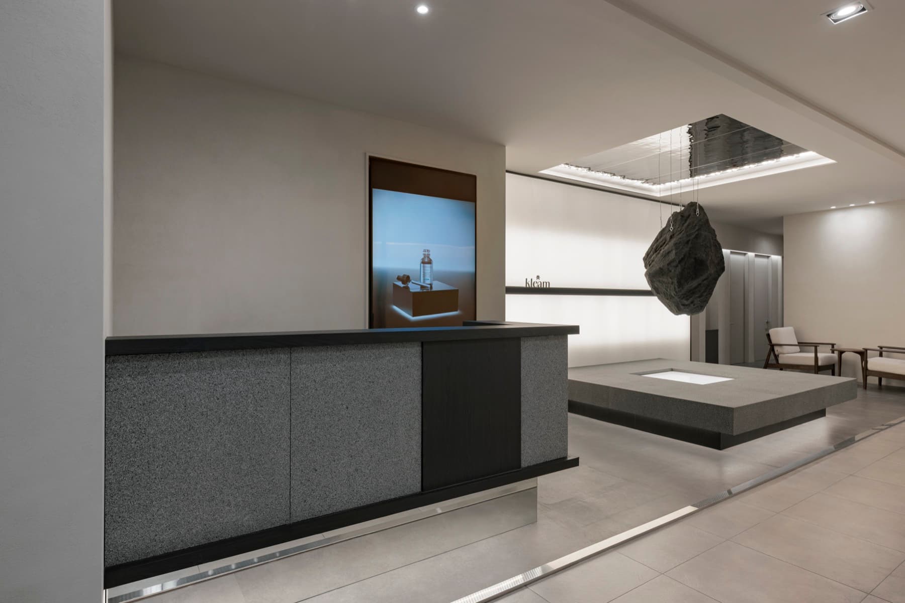 Reception at KLEAM Clinic Hongdae