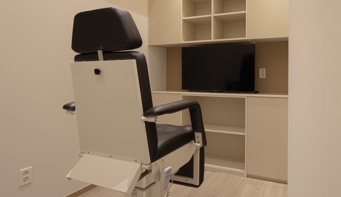 Treatment room at The Heal Dermatology Clinic's Sinsa branch